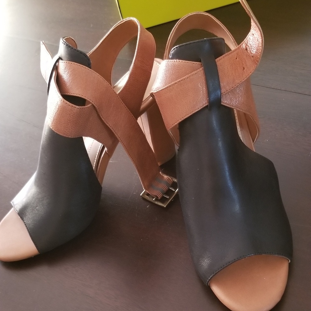 NWB Gianni Bini 4" Heels